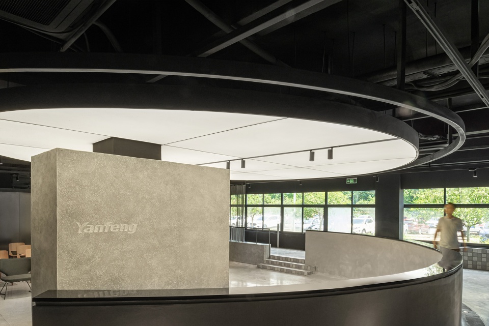 The Mountain City Showroom China by Studio DOTCOF