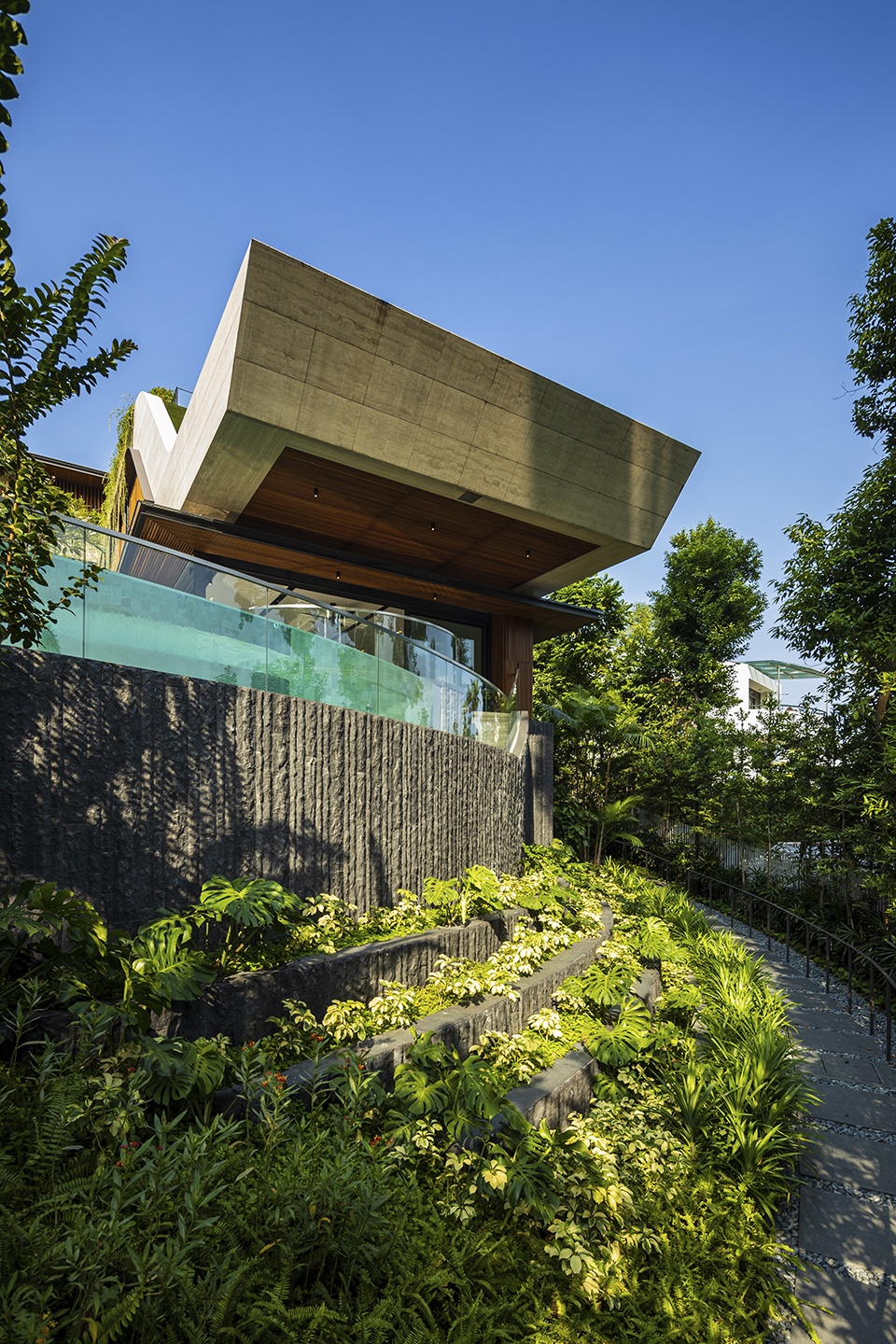 Water Garden House by Wallflower Architecture Design