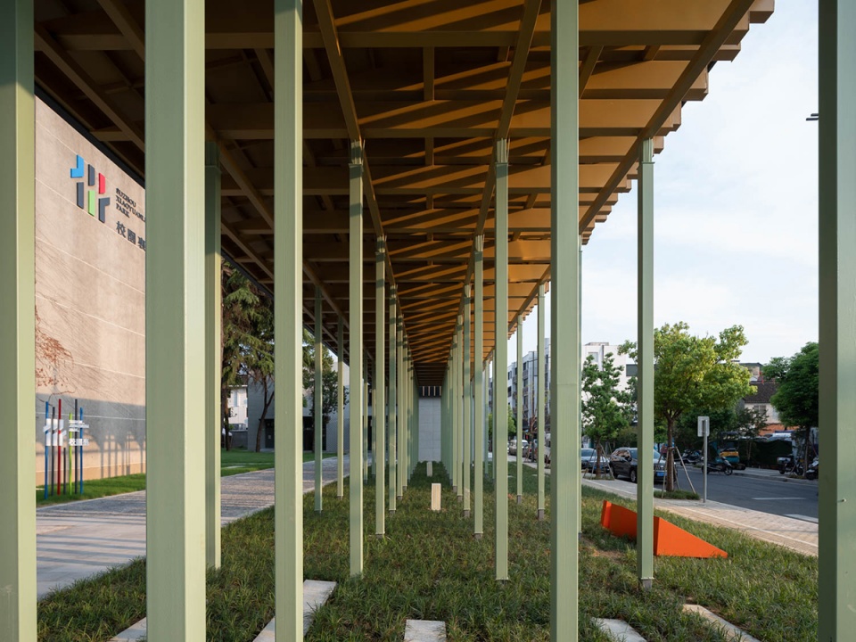 golden lion campus lane creative arts and culture park by omer studio