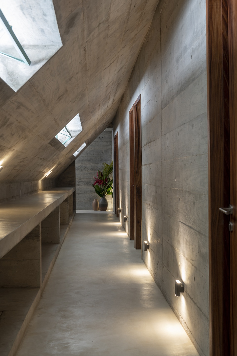 Casa TO by Ludwig Godefroy Architecture