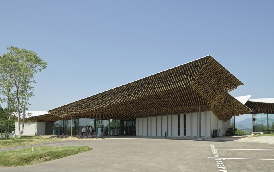 Snowpeak Field Suite Spa Headqurters by Kengo Kuma and Associates