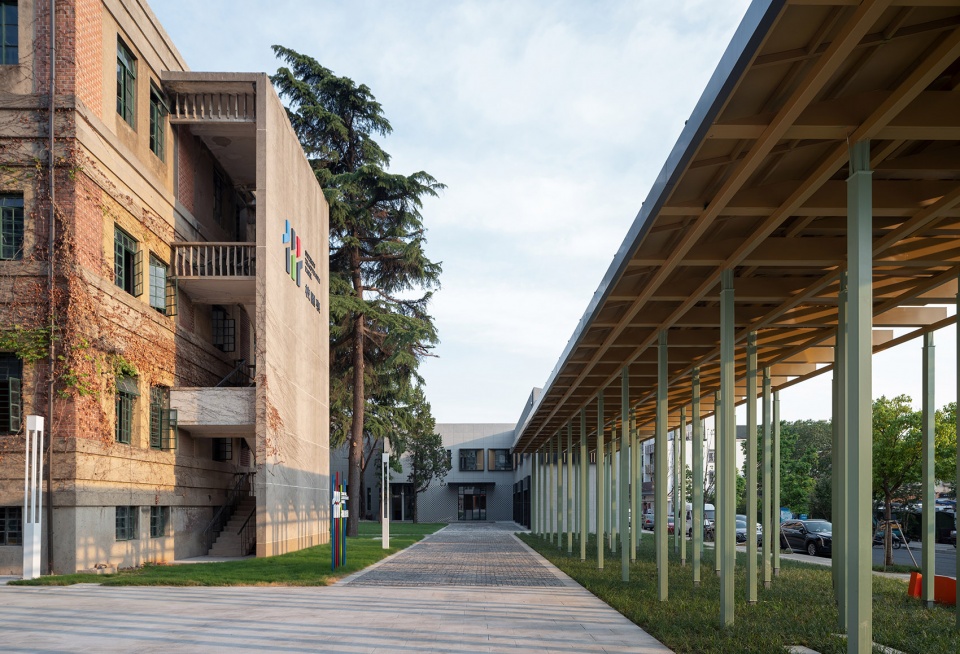 golden lion campus lane creative arts and culture park by omer studio