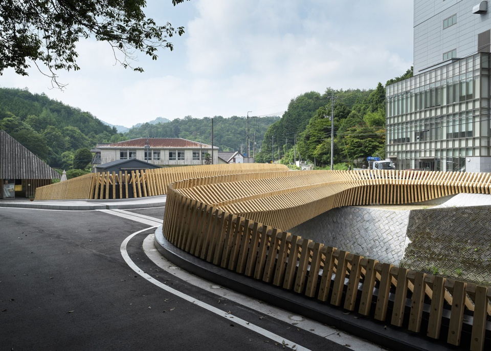 kusugibashi by kengo kuma and associates