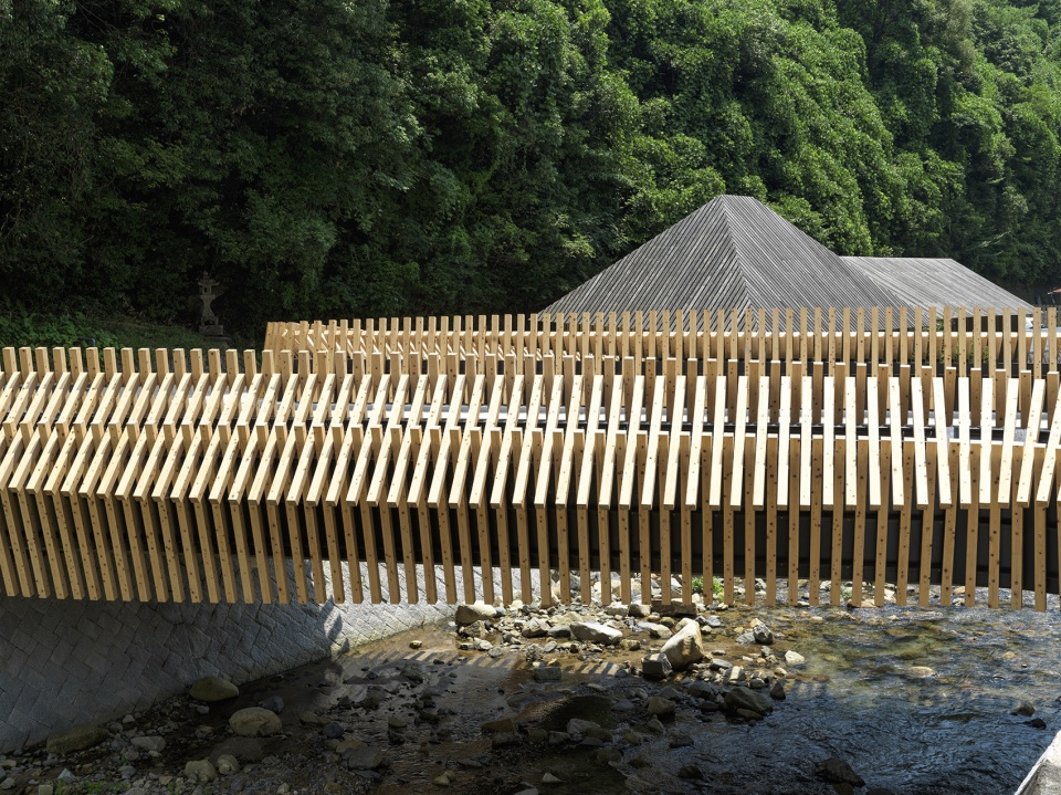kusugibashi by kengo kuma and associates