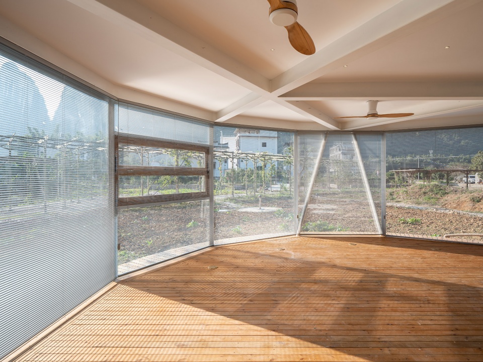 tsingpu yangshuo retreat front court landscape and stargazing pavilion by liu yuyang architects