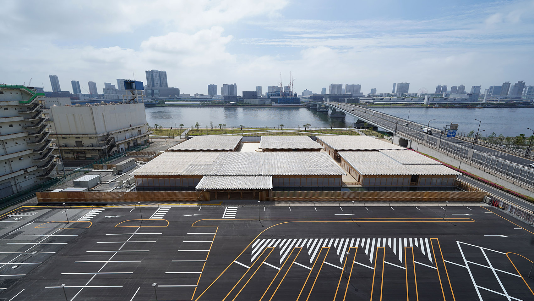 Athletes’ Village Plaza by Nikken Sekkei Ltd 谷德设计网