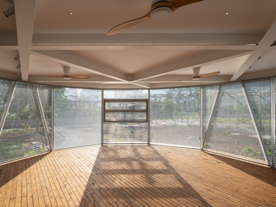 tsingpu yangshuo retreat front court landscape and stargazing pavilion by liu yuyang architects