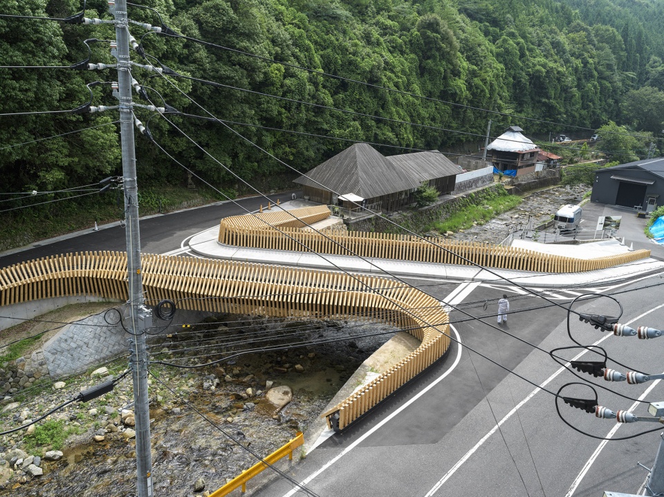 kusugibashi by kengo kuma and associates
