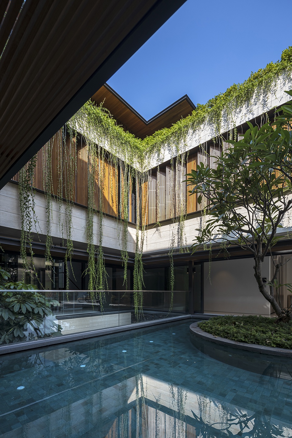 Water Garden House by Wallflower Architecture Design