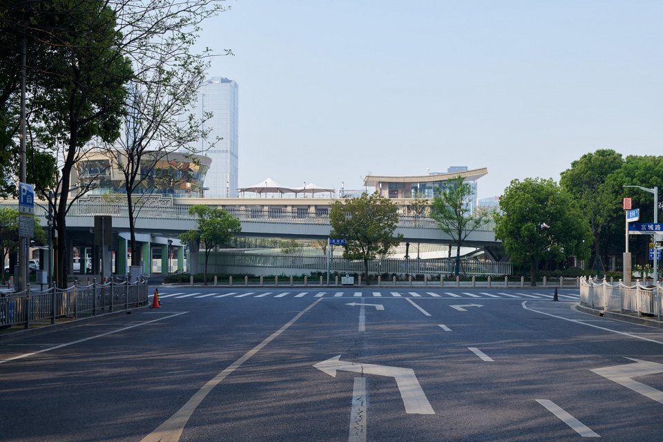 dongchang elevated passage by atelier z