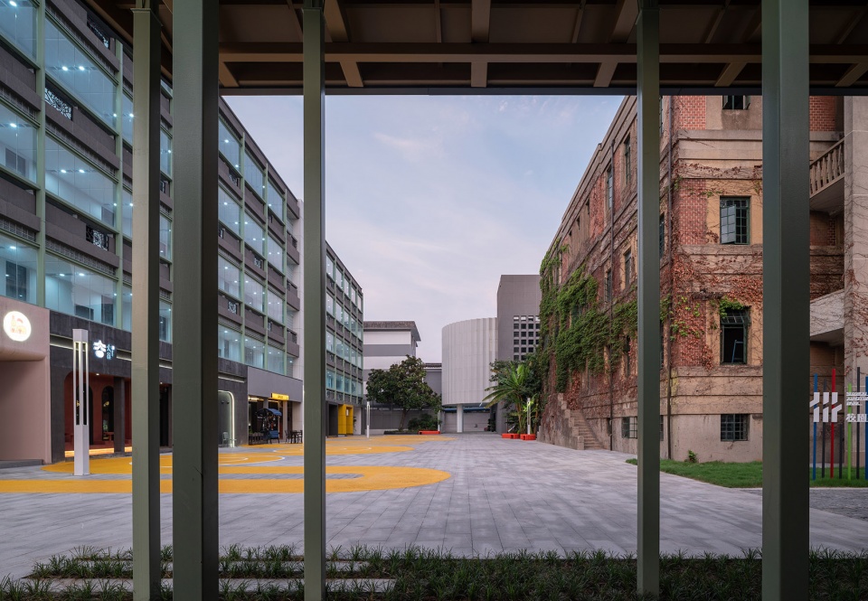 golden lion campus lane creative arts and culture park by omer studio