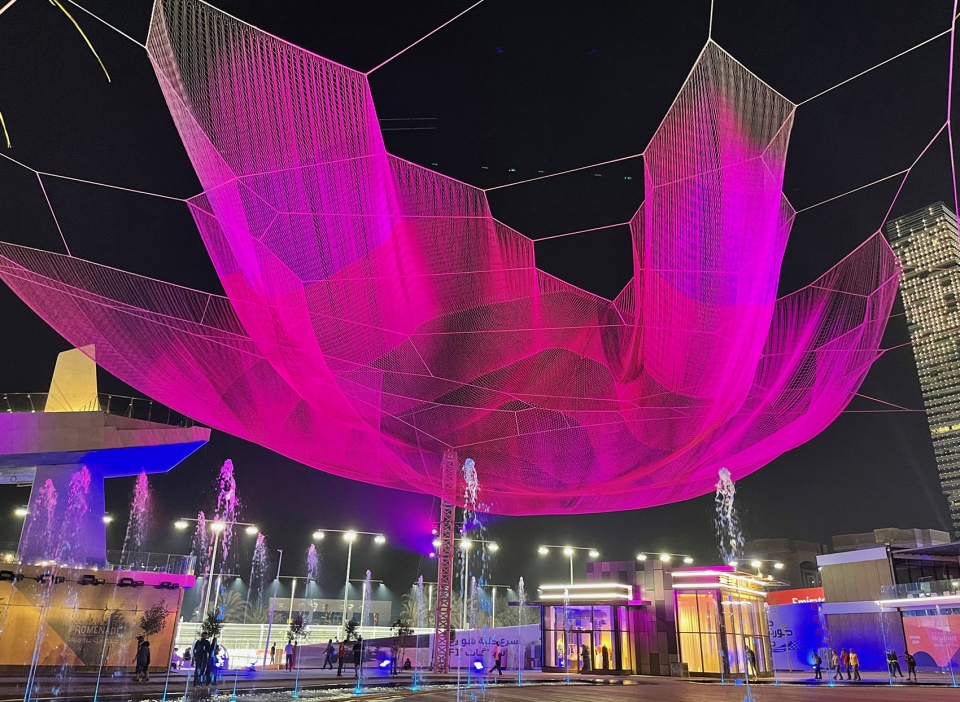Earthtime Jeddah by Studio Echelman mih