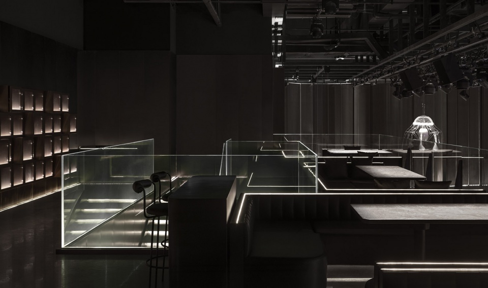 PULLME Dining and Bar Balance Design