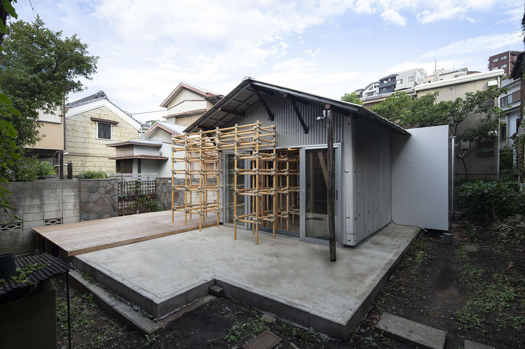 single-storey-house-in-bandobashi-by-roovice-araki-sasaki