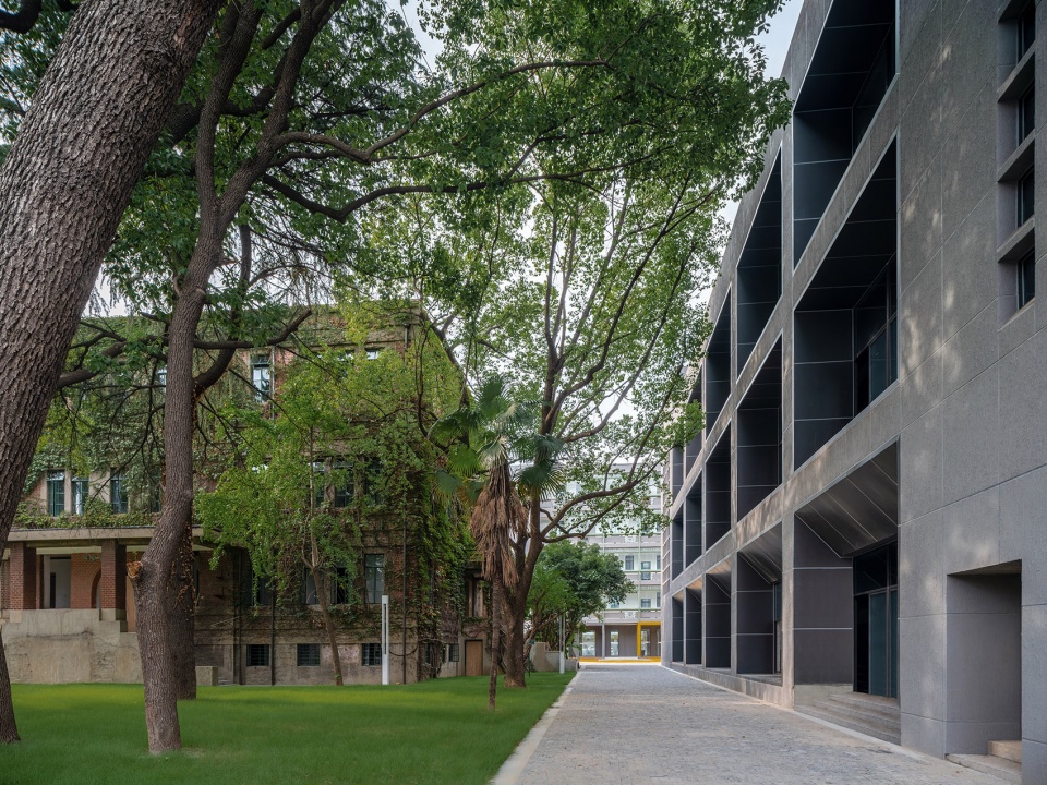 golden lion campus lane creative arts and culture park by omer studio