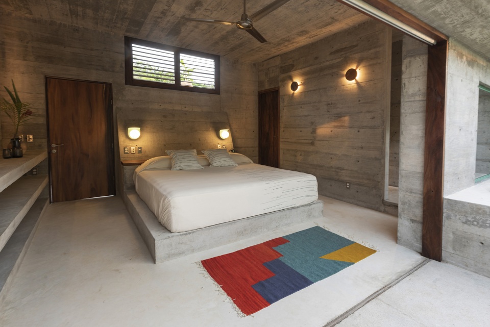 Casa TO by Ludwig Godefroy Architecture