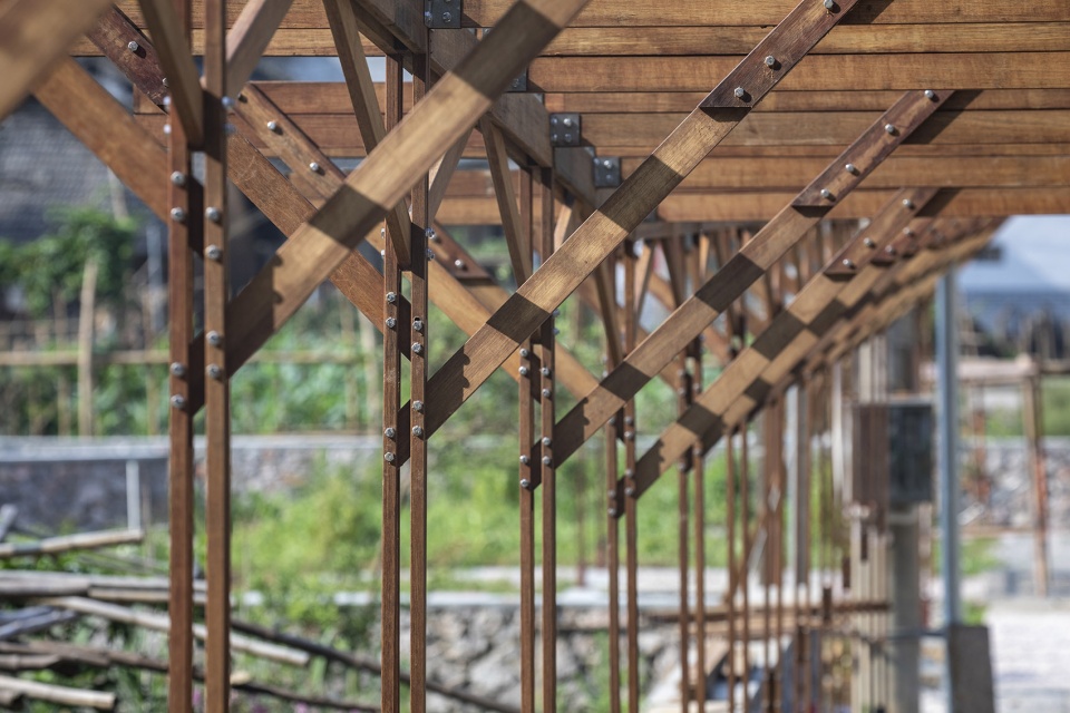 tsingpu yangshuo retreat front court landscape and stargazing pavilion by liu yuyang architects