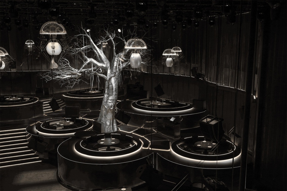 PULLME Dining and Bar Balance Design