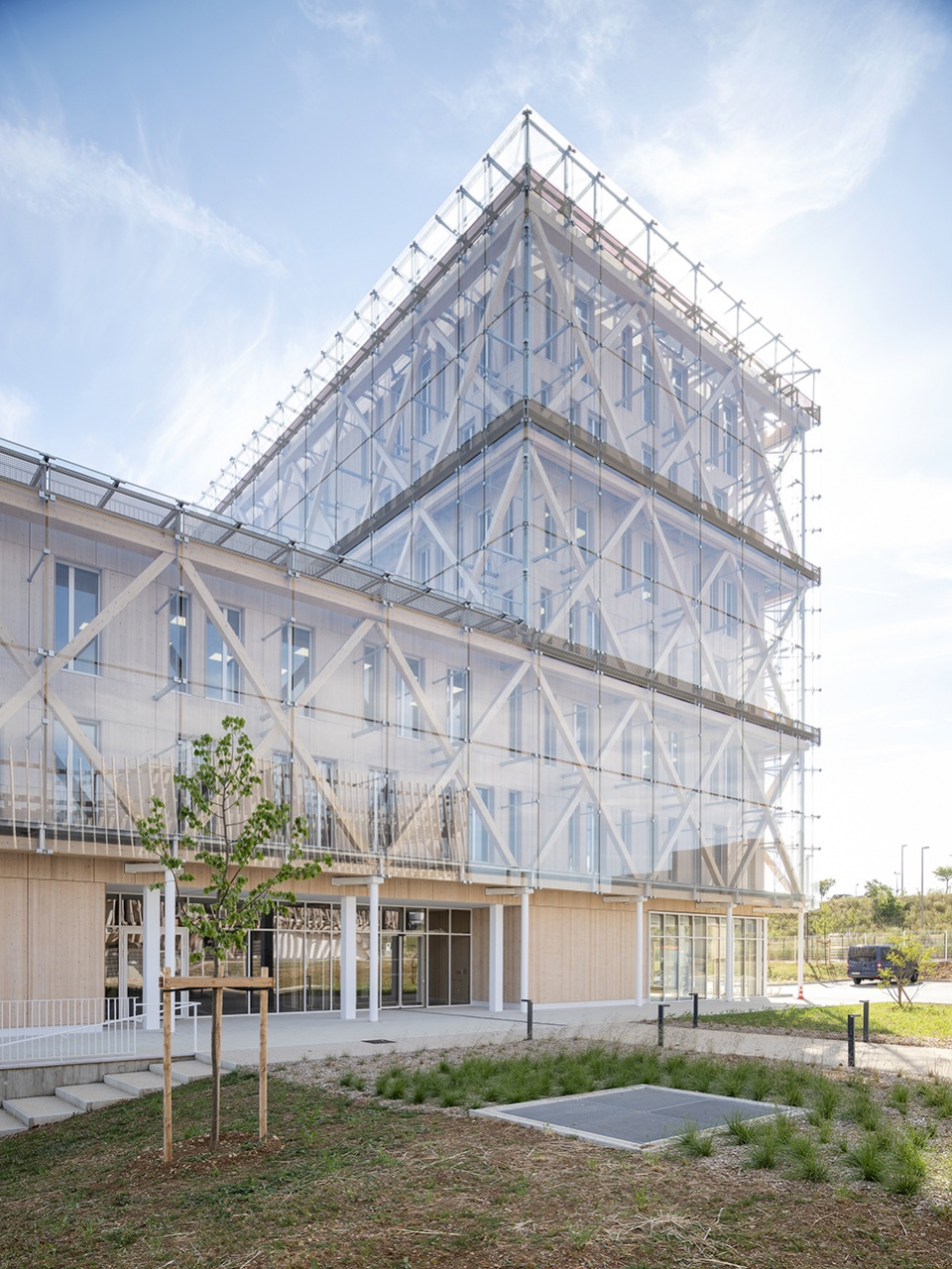 caisse depargnes head office by graam architecture