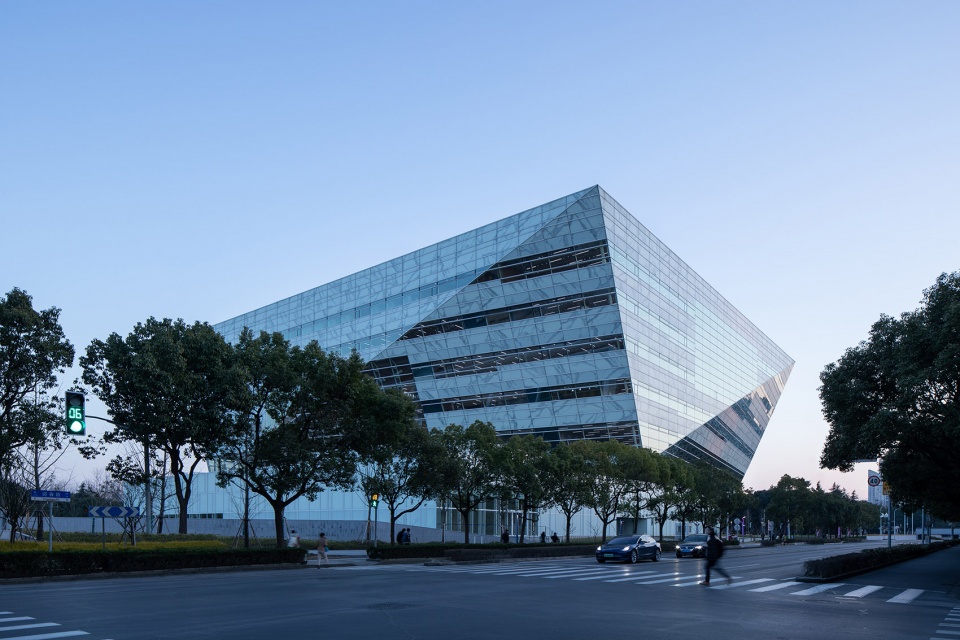 shanghai library east by schmidt hammer lassen architects