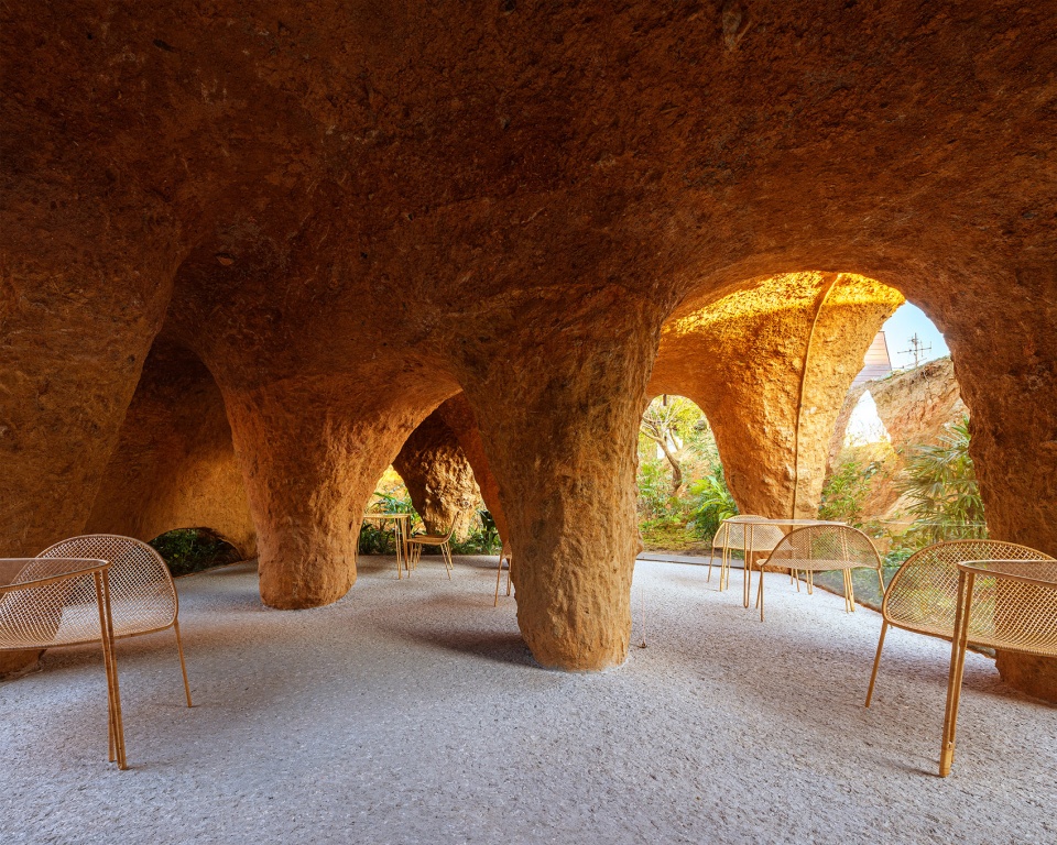 house restaurant by junya ishigamiassociates