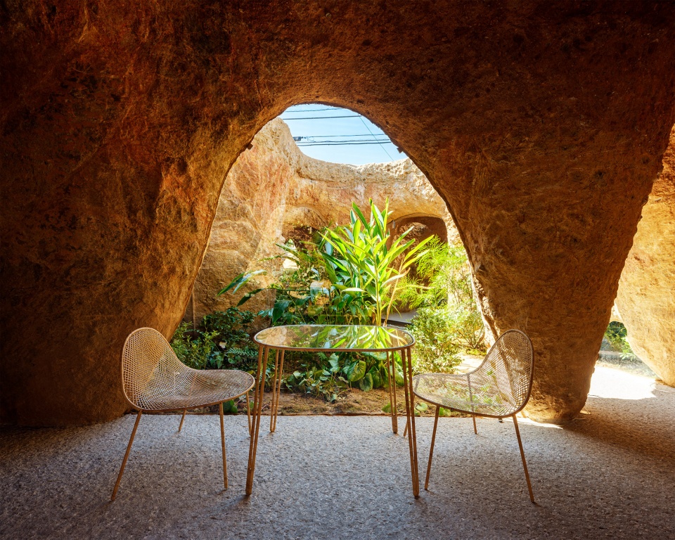 house restaurant by junya ishigamiassociates