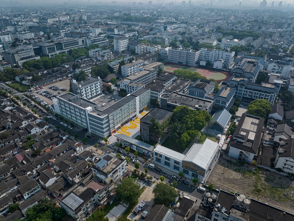 golden lion campus lane creative arts and culture park by omer studio