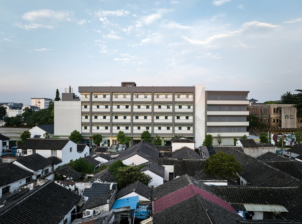 golden lion campus lane creative arts and culture park by omer studio