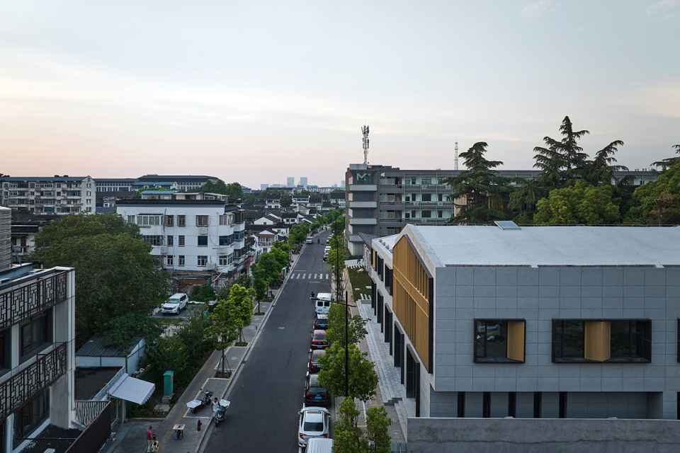 golden lion campus lane creative arts and culture park by omer studio