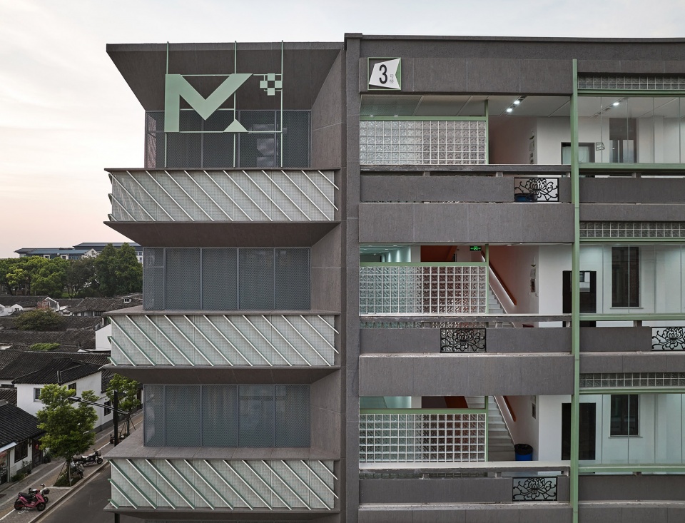 golden lion campus lane creative arts and culture park by omer studio