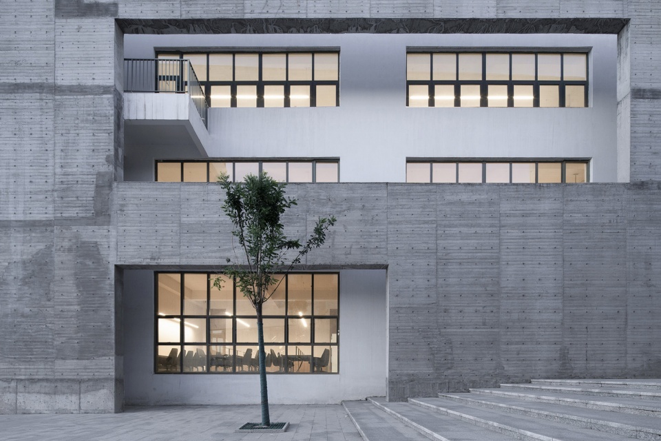 Tuyi Building of Youlan Middle School WAU Design