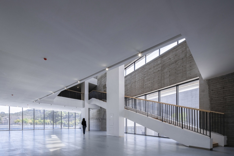 Tuyi Building of Youlan Middle School WAU Design