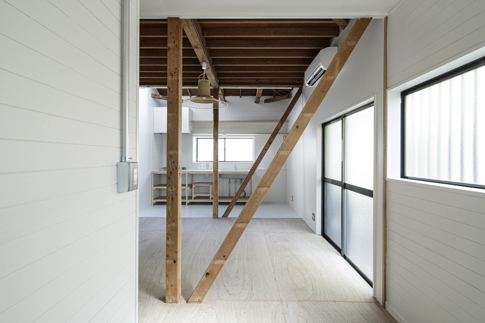 Tsunashima House by ROOVICE