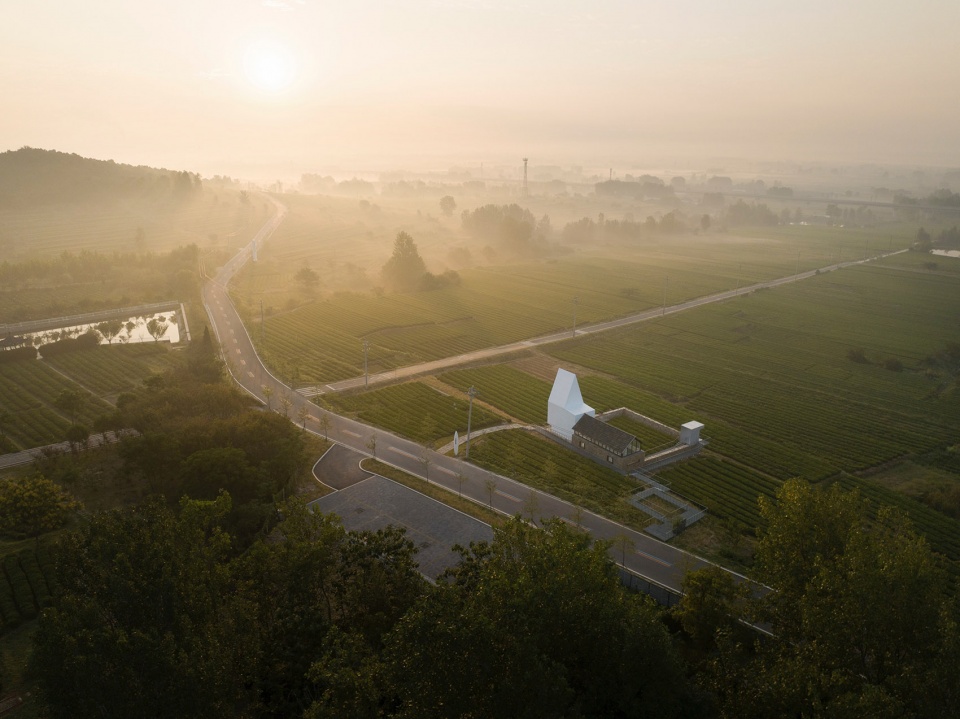 Watchman Teahouse by Guanzhu landscape plandesign institute Kong Xiangwei Studio