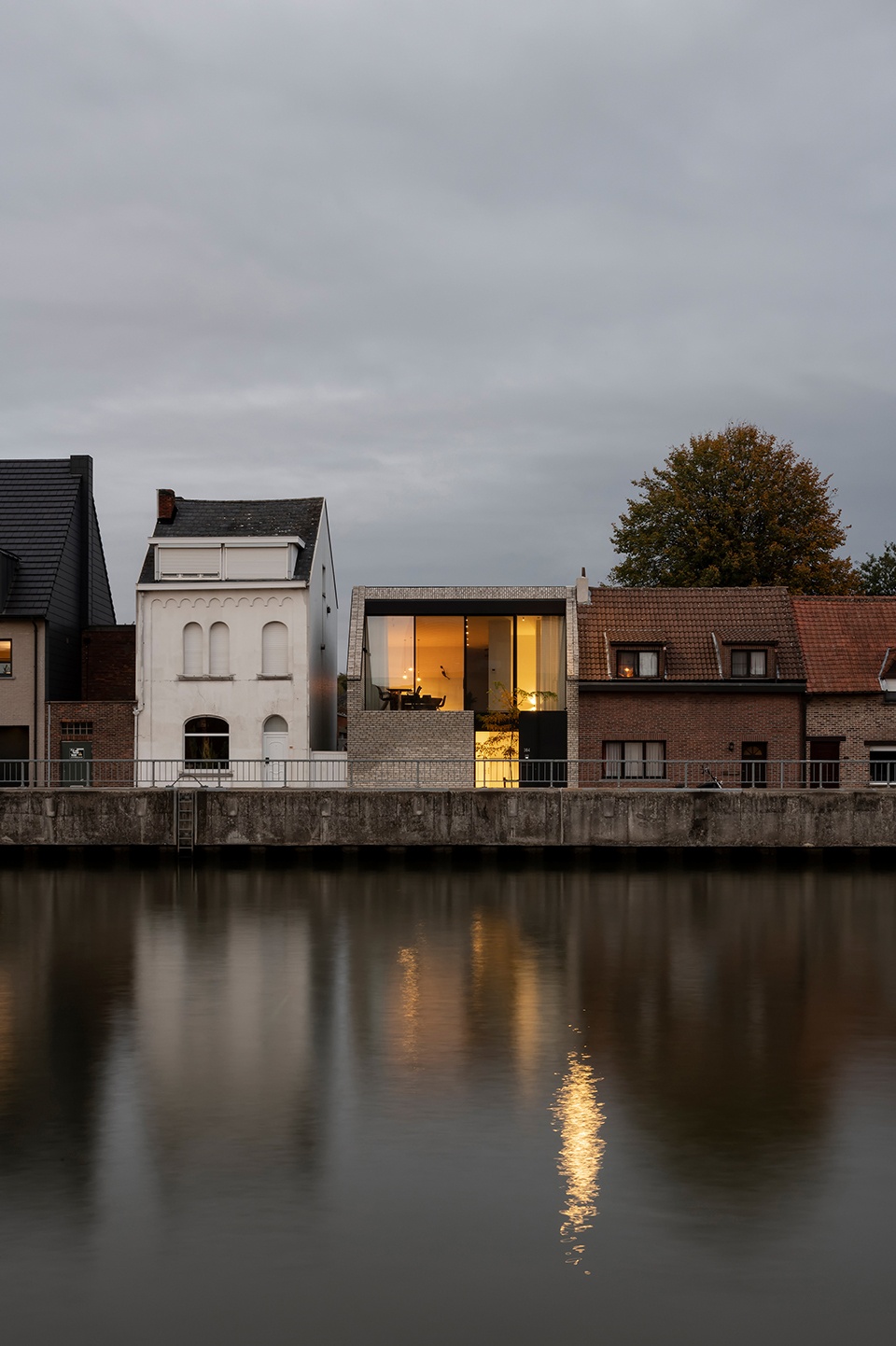 Canal House by Studio Farris Architects