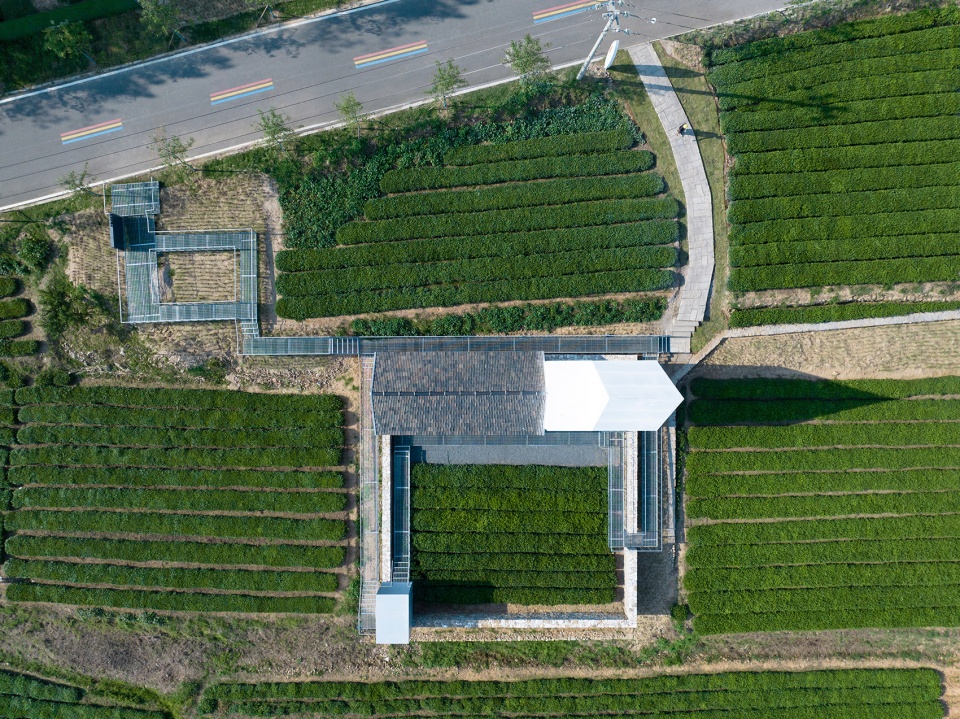 Watchman Teahouse by Guanzhu landscape plandesign institute Kong Xiangwei Studio
