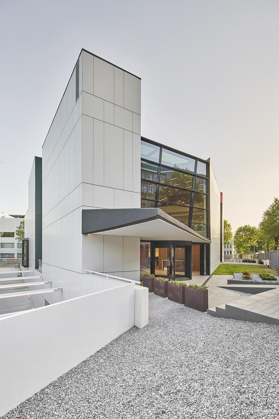 New Magic Box Headquarters by OMA Octavio Mestre Arquitectos + Elastiko