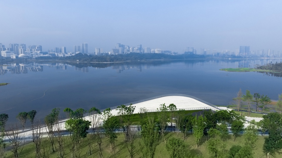 xinglong lake roadshow center by tektonn architects