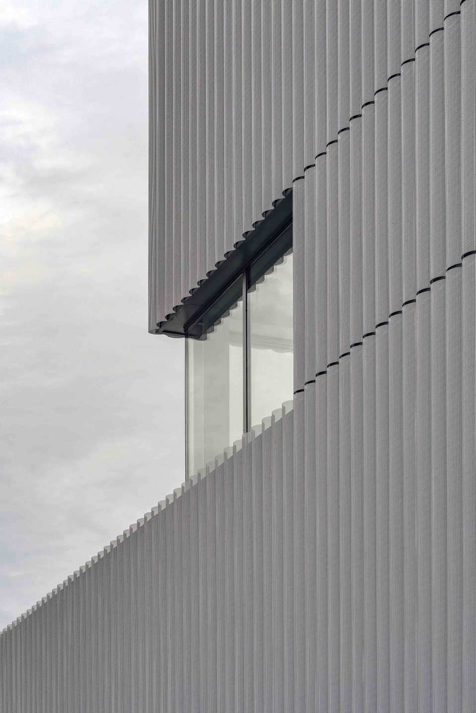 181 unolab hq by frpo