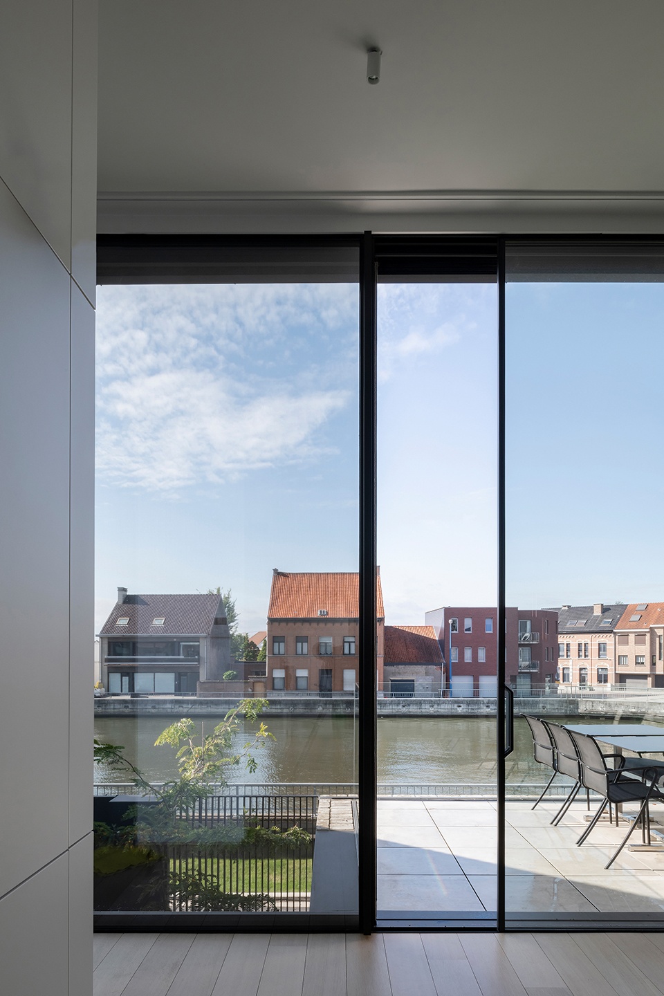 Canal House by Studio Farris Architects