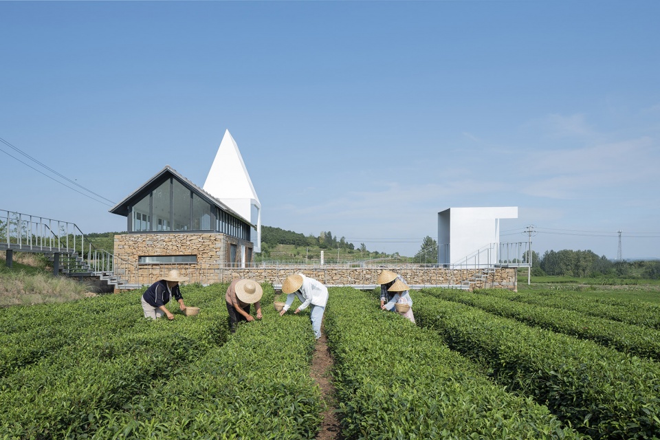 Watchman Teahouse by Guanzhu landscape plandesign institute Kong Xiangwei Studio