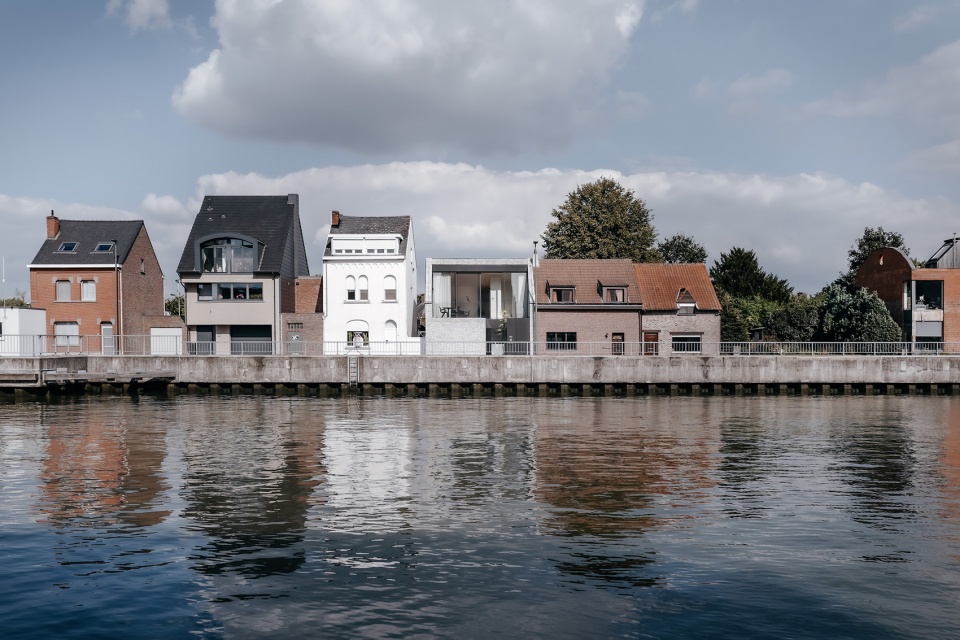 Canal House by Studio Farris Architects