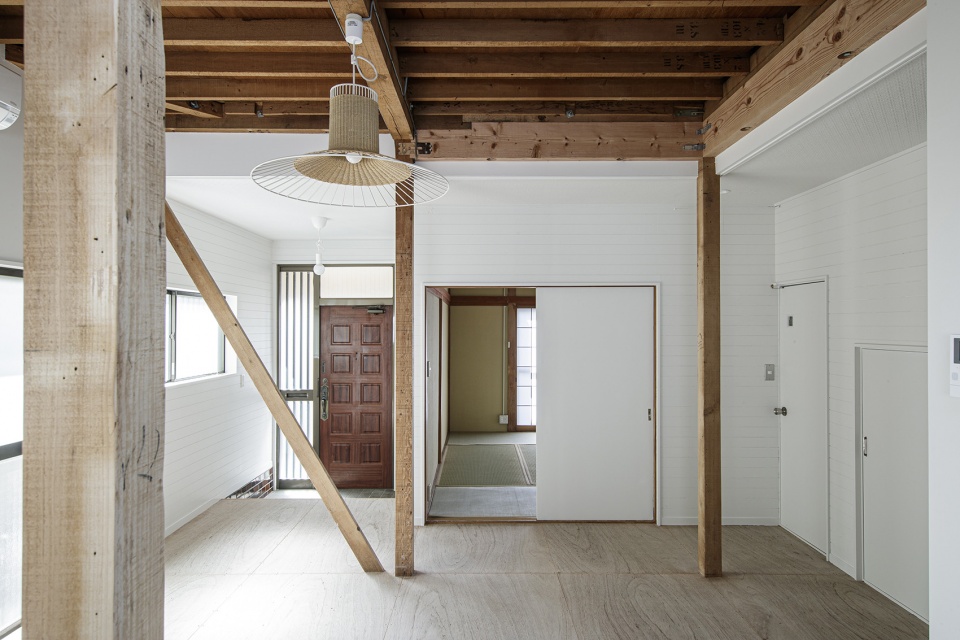 Tsunashima House by ROOVICE