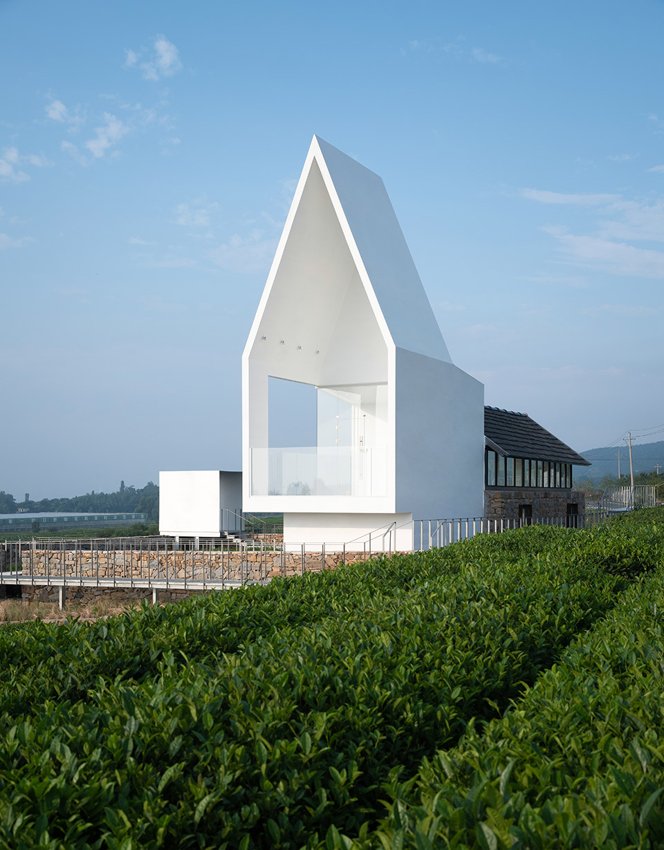 Watchman Teahouse by Guanzhu landscape plandesign institute Kong Xiangwei Studio