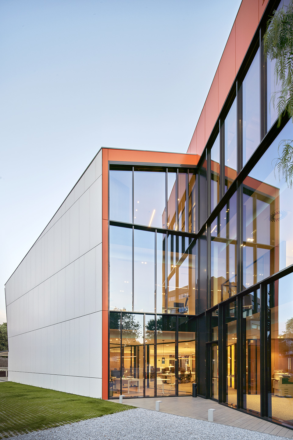 New Magic Box Headquarters by OMA Octavio Mestre Arquitectos + Elastiko