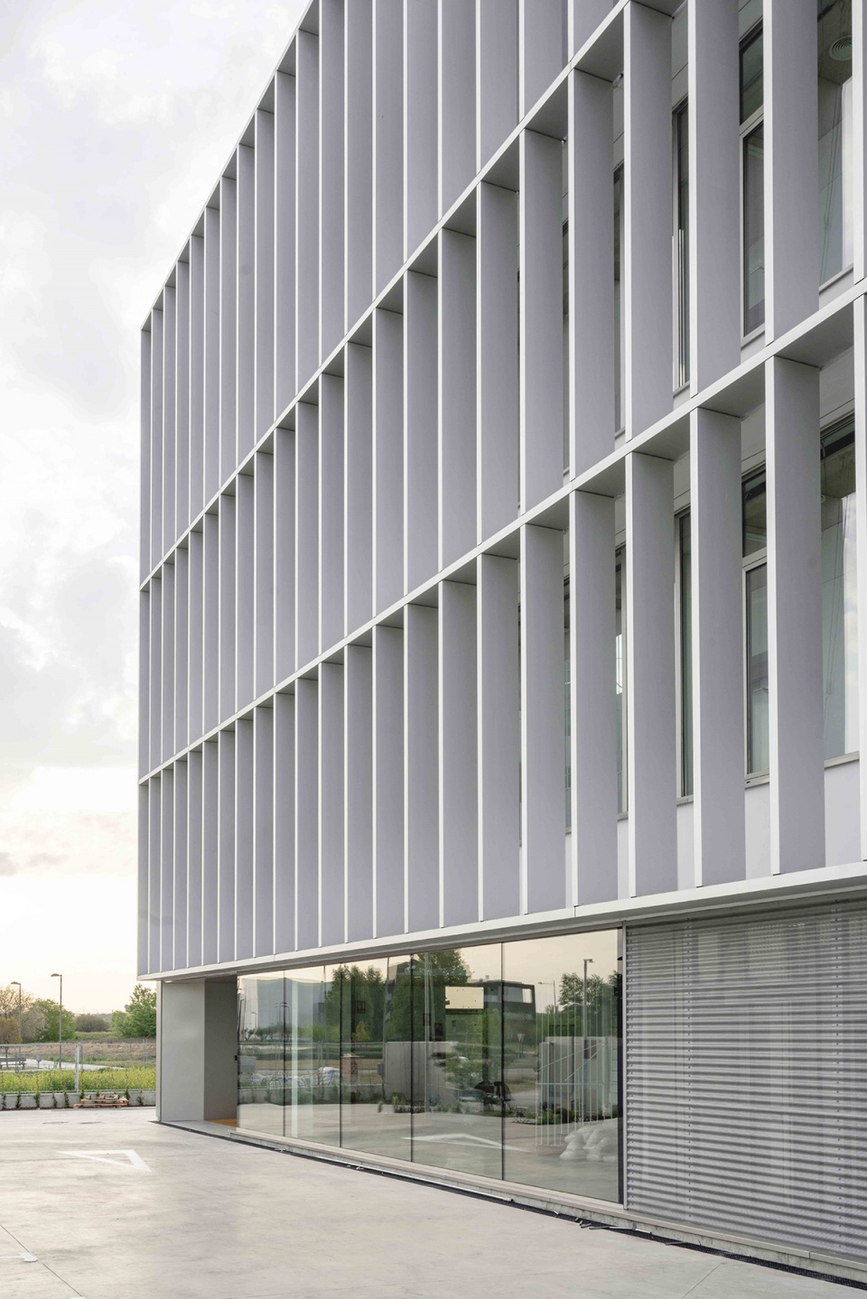 181 unolab hq by frpo