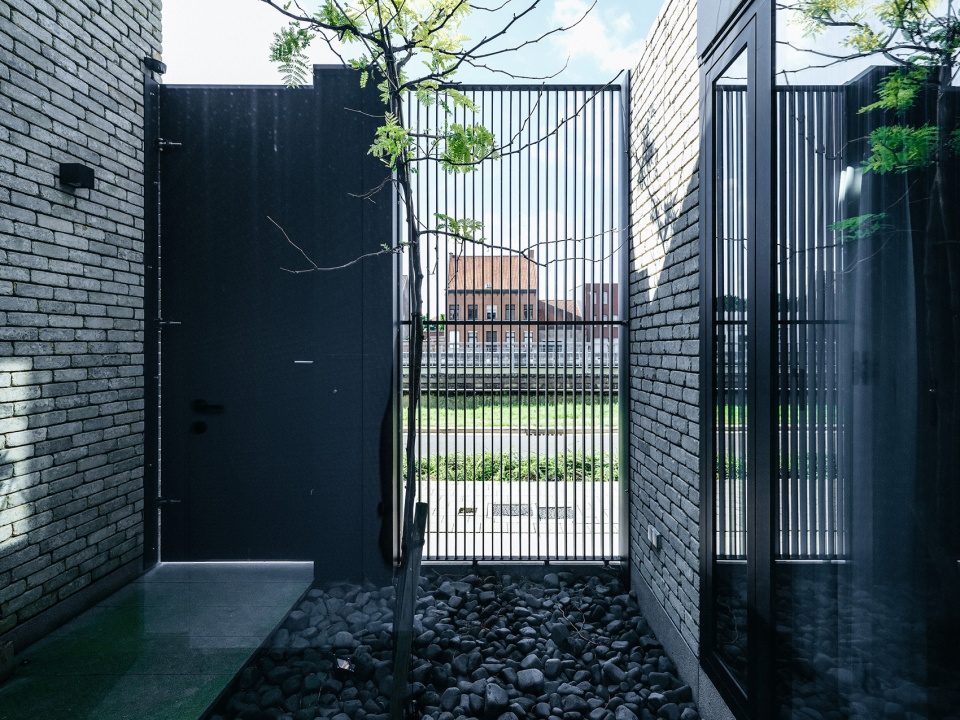 Canal House by Studio Farris Architects