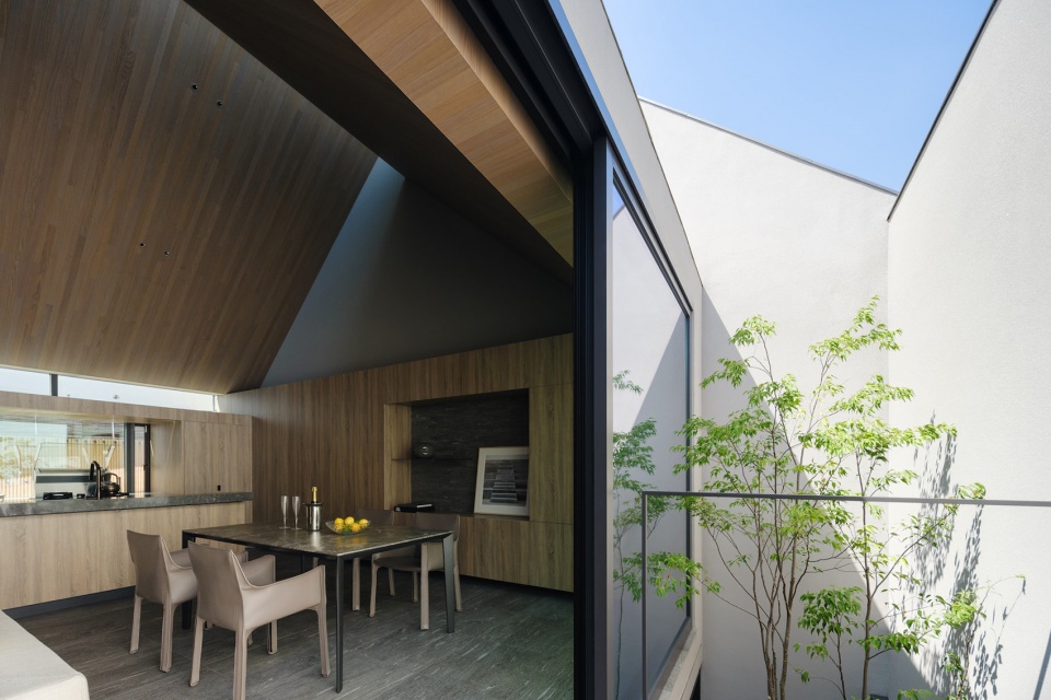 ESPACE by APOLLO Architects Associates