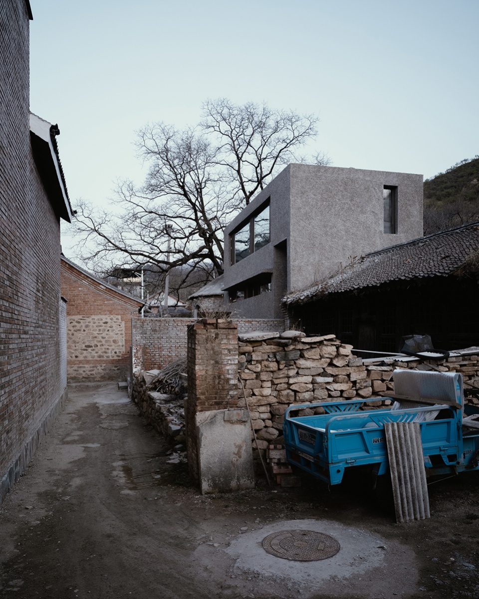 slow courtyard in the hills a bridge under the great wall by nsaaa