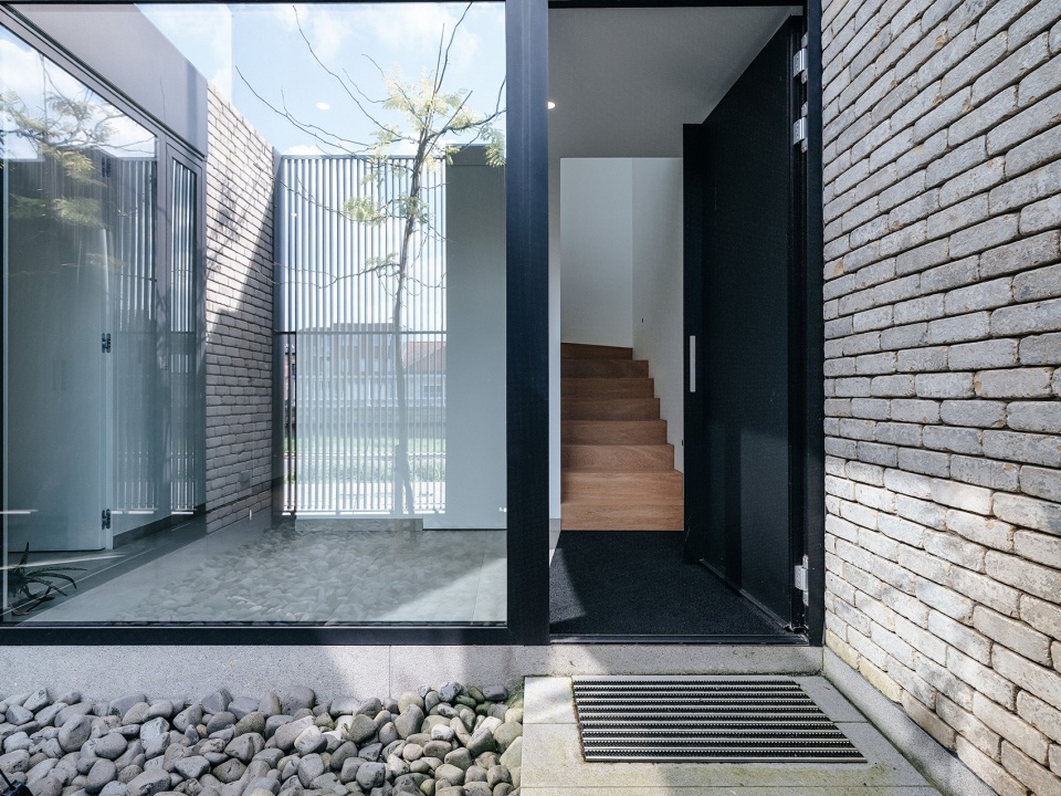 Canal House by Studio Farris Architects